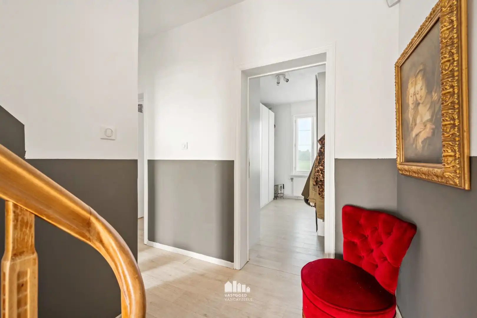 Instapklare halfopen woning met 5 slaapkamers, dubbele garage en zonnige tuin in Komen-Waasten. foto 17