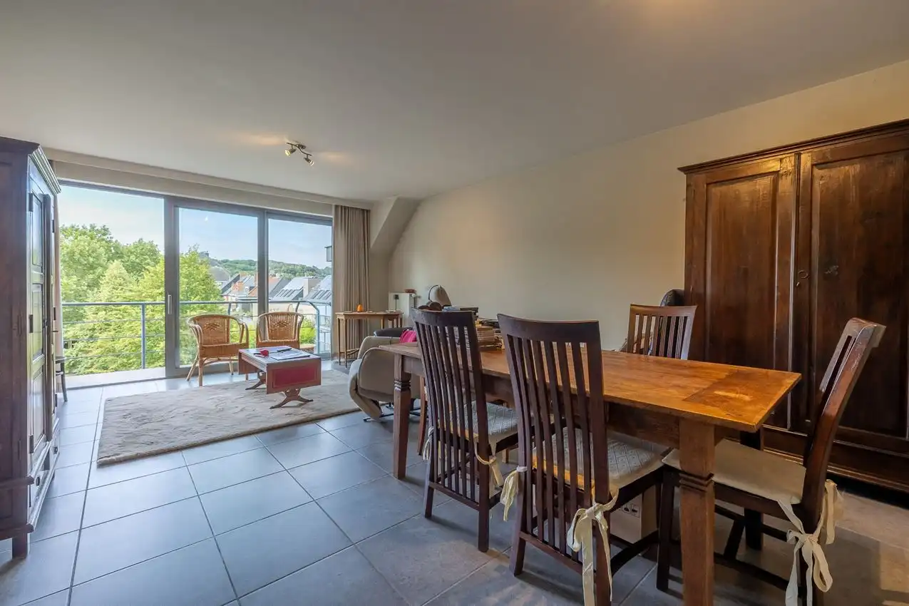 Appartement met 2 slpk., terras en ondergrondse autostaanplaats foto {{pictureIndex}}
