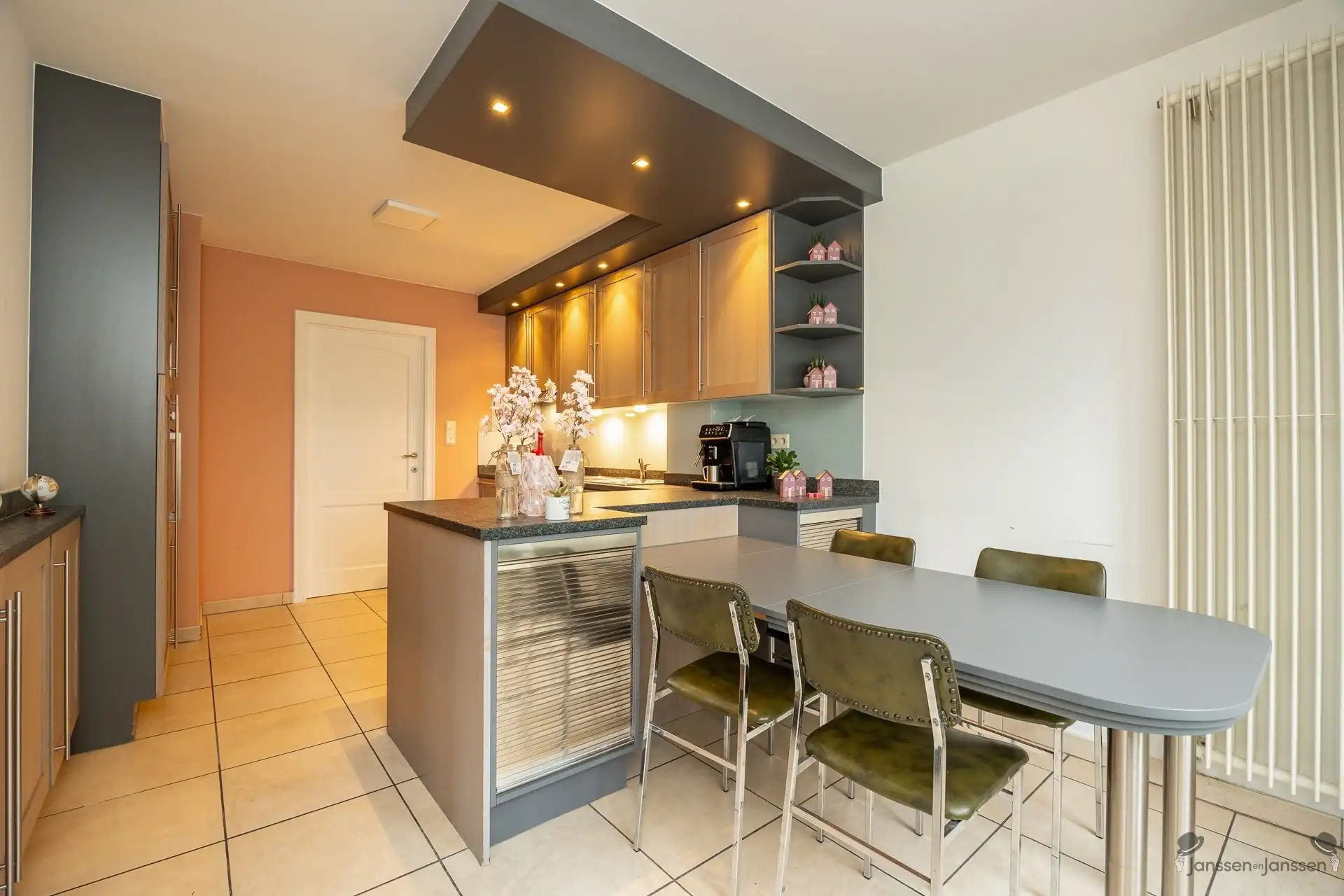 Ruime HOB met 5 slaapkamers en tuin foto 7