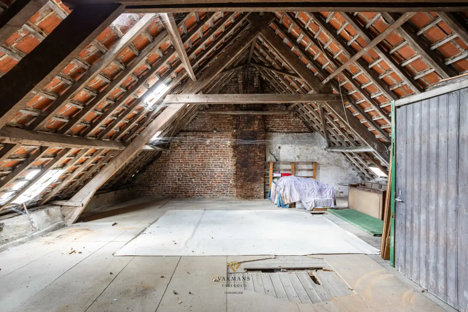 Te renoveren woning op den buiten met veel ruimte en tuin foto 25