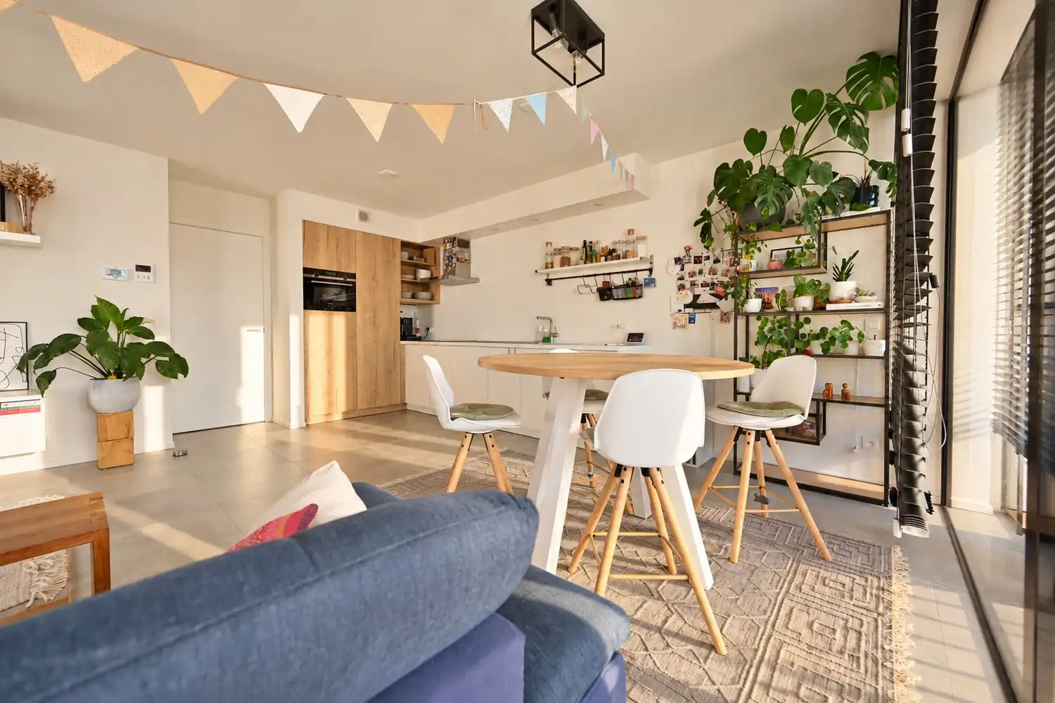 Lichtrijk hoekappartement met terras in hartje Lanaken foto 4