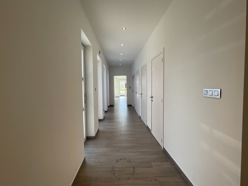 Halfopen bebouwing dichtbij centrum Beveren foto 9