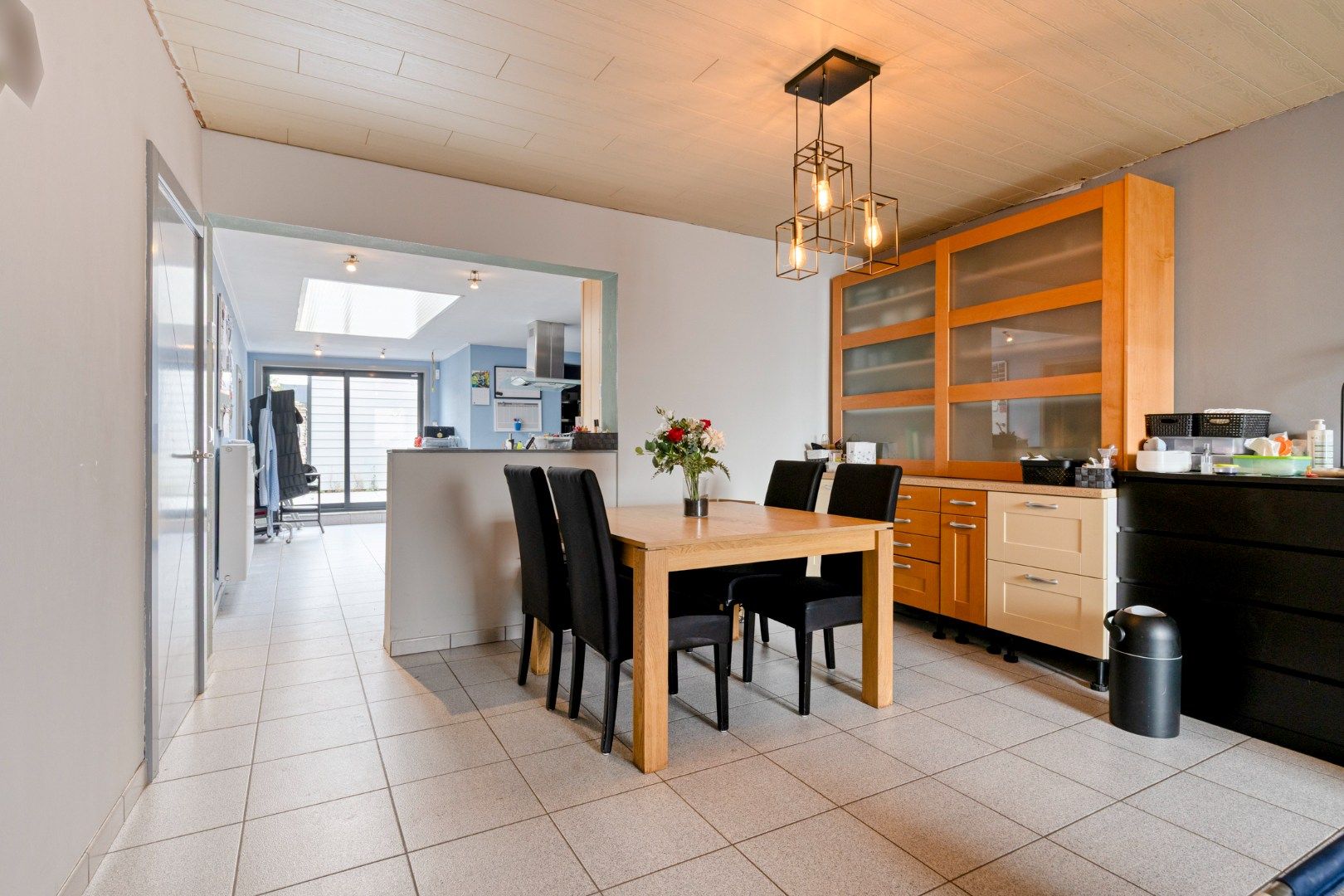 Verrassend ruime woning met 5 slaapkamers en bureau! foto {{pictureIndex}}