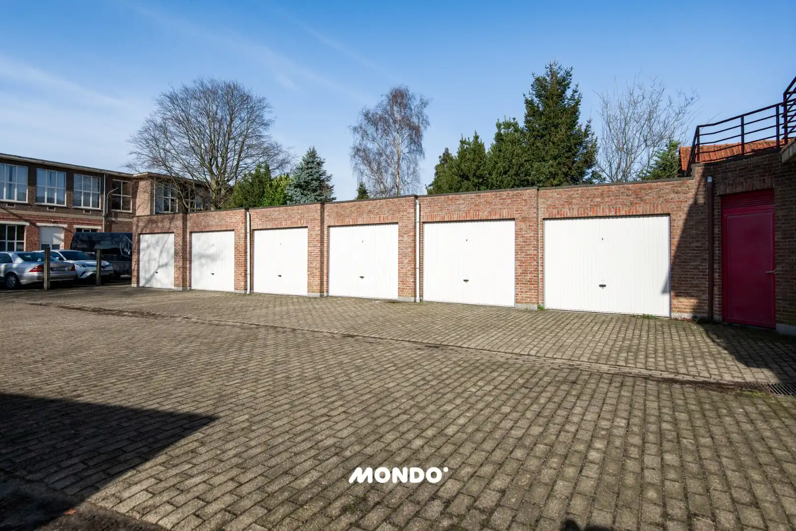 Ruim appartement met drie slaapkamers foto 19