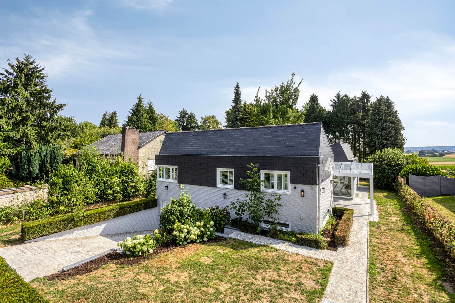 Villa te koop foto {{pictureIndex}}