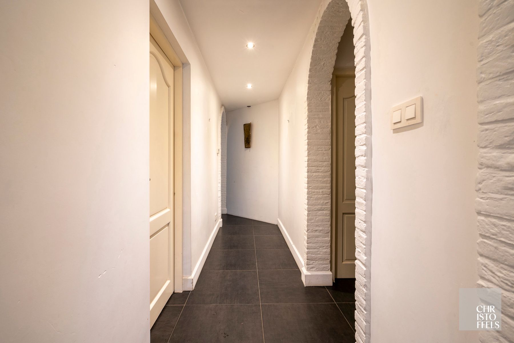Charmante  op te frissen villa met oprijlaan, verscholen in het groen op een perceel van 1.694m² foto 17