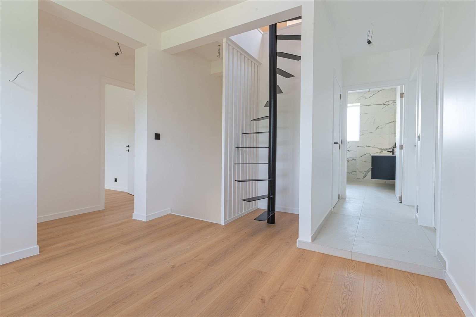 Magnifiek gerenoveerde woning met bijgebouw en parkeergelegenheid foto 16