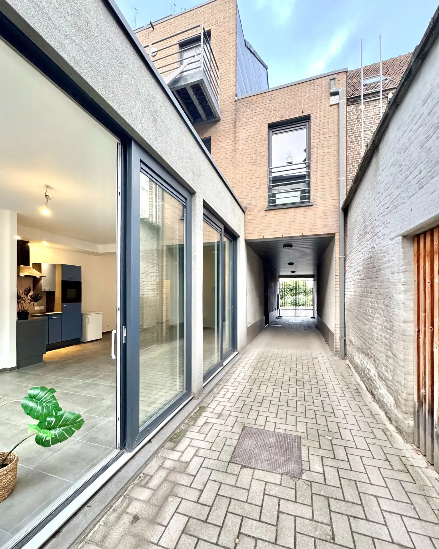 GELIJKVLOERS APPARTEMENT| 2 KAMERS | 1 PARKEERPLAATS | TERRAS foto 8