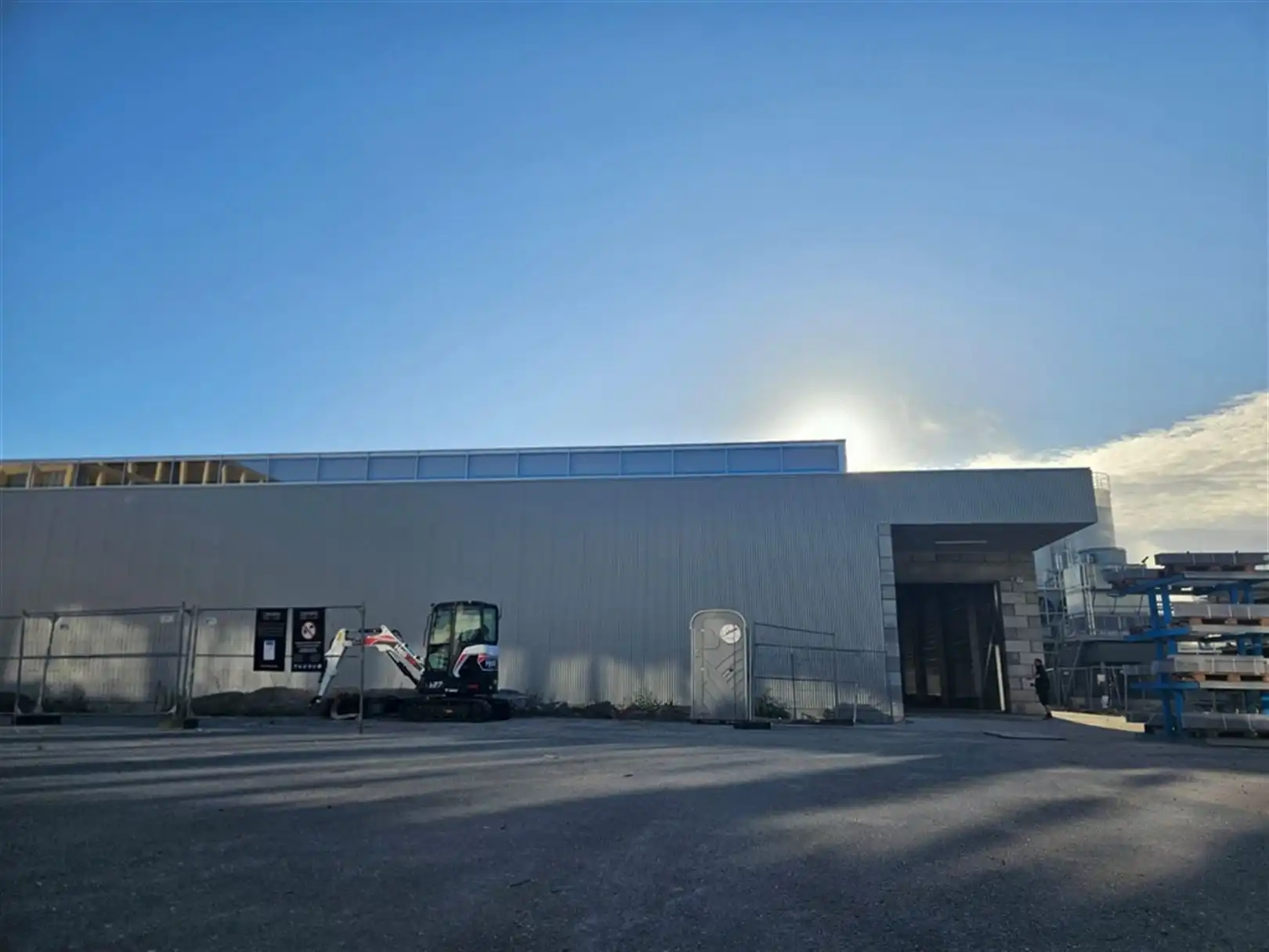 Nieuwbouw magazijnruimtes langs de E40 in Drongen  foto 3