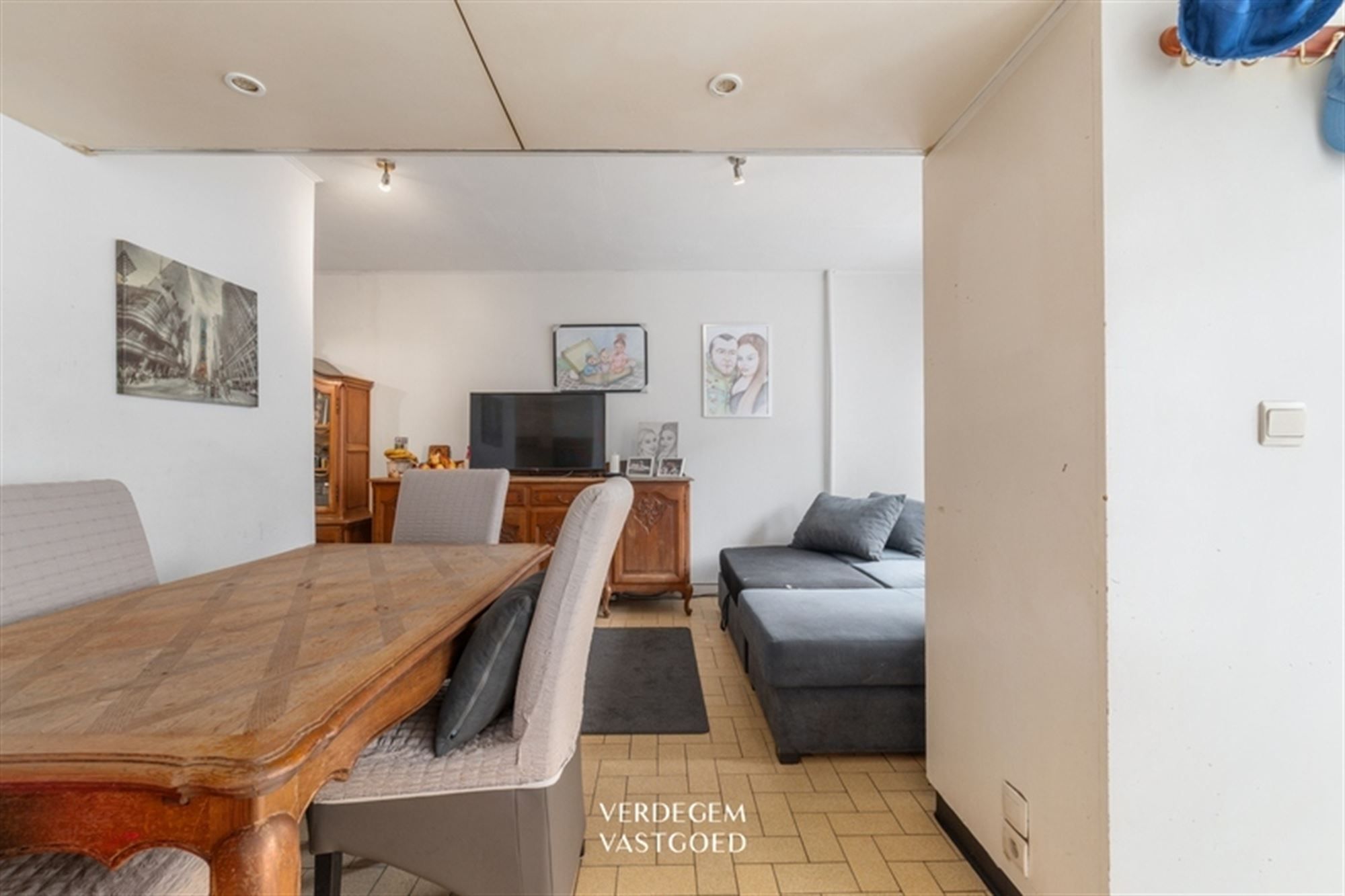 Ruime lichtrijke studio met open keuken en ondergrondse berging foto 2