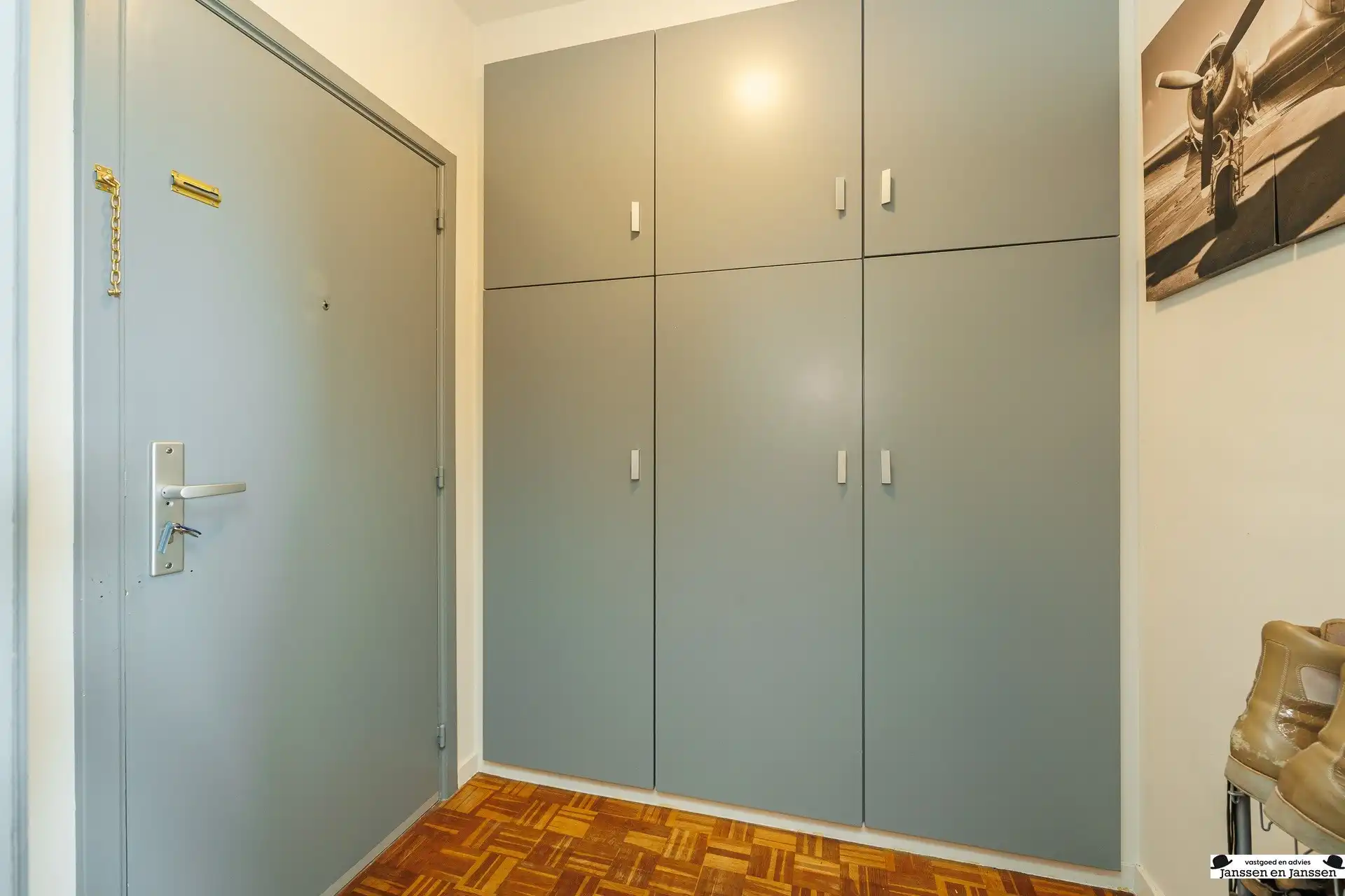 Bemeubeld 2-slaapkamerappartement met prachtig uitzicht! foto 7