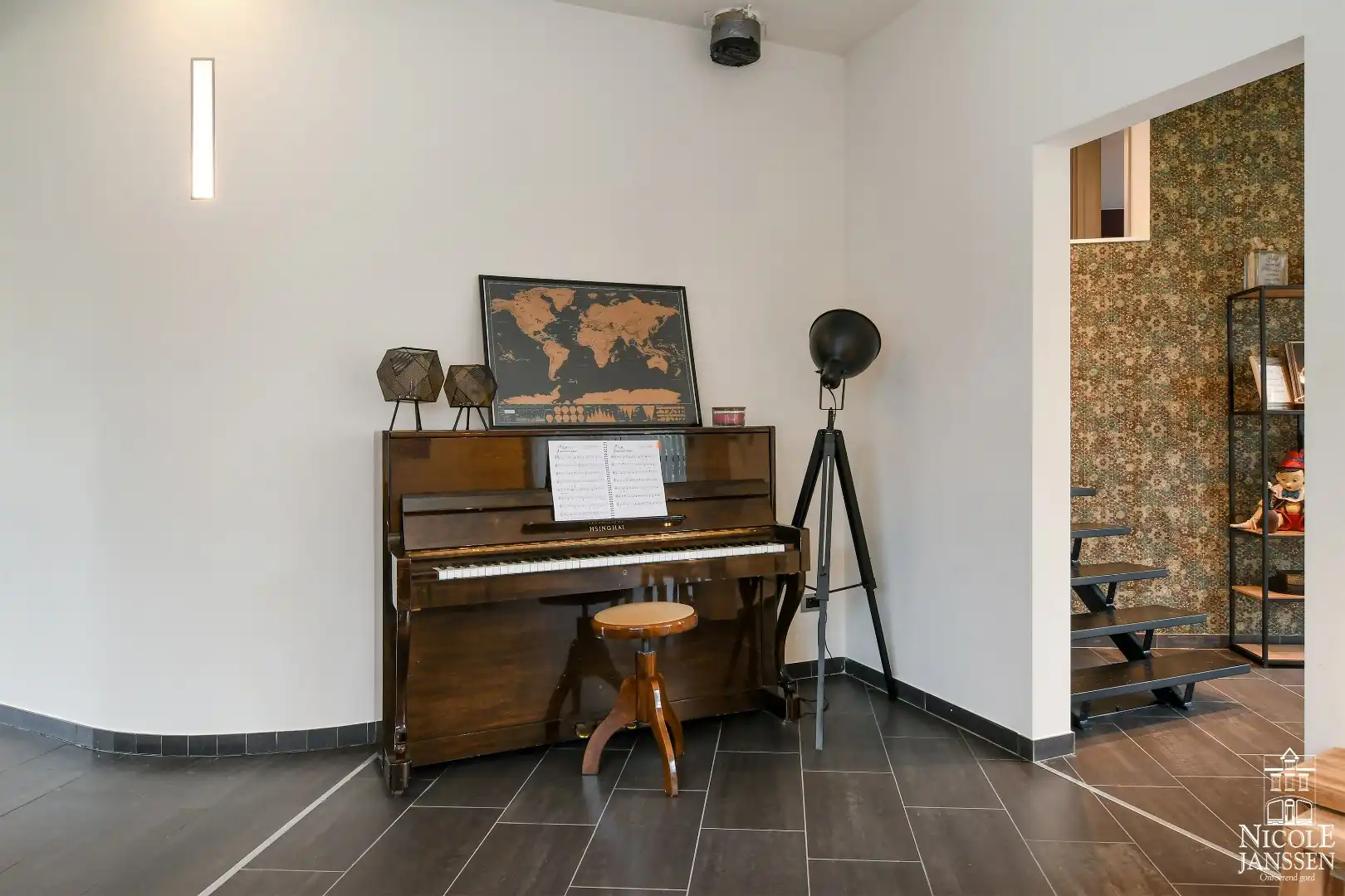 Moderne gezinswoning met bijzondere vormgeving foto 6