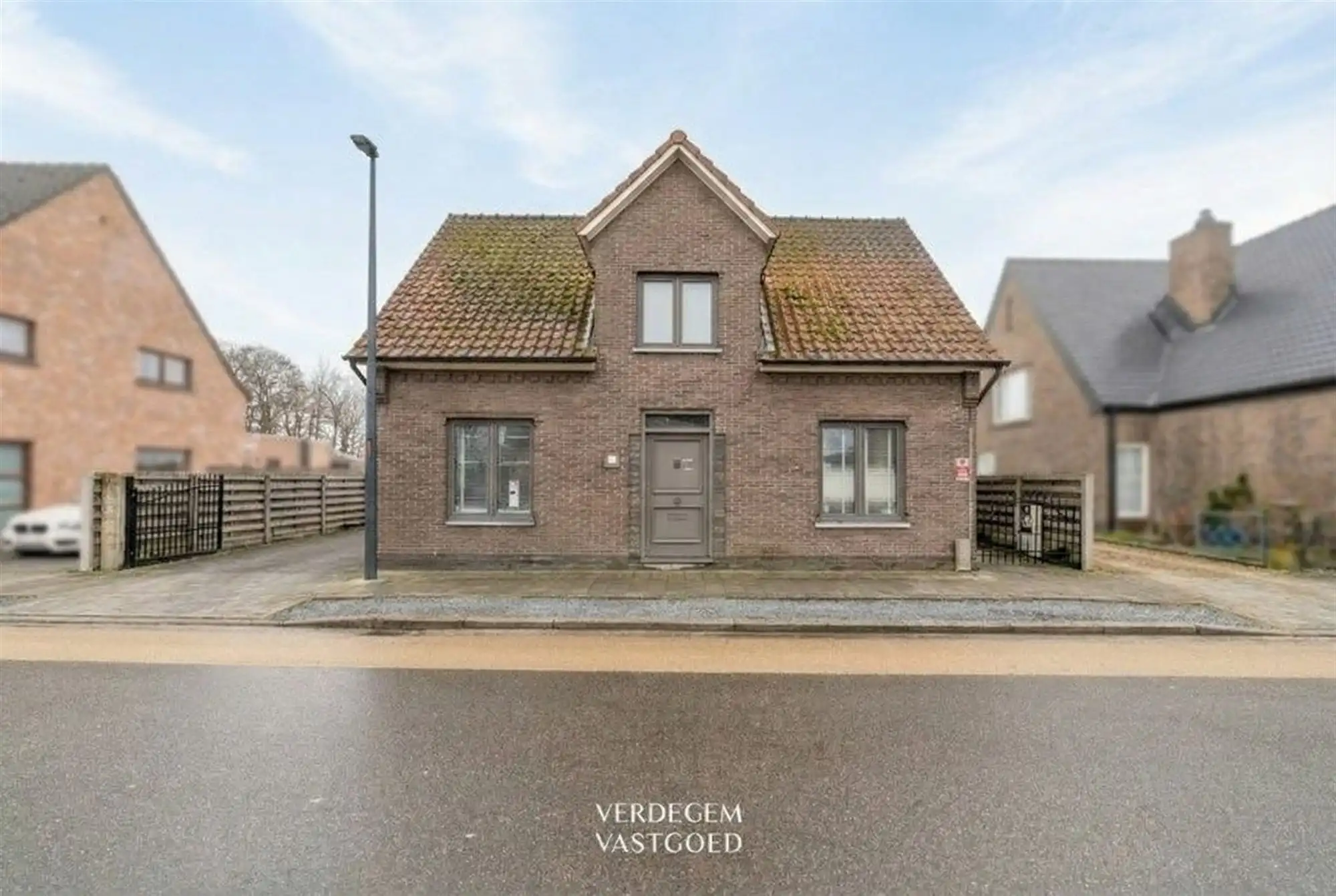 Hoofdfoto van de publicatie: Ruime vrijstaande woning met 3 slaapkamers, tuin en garage / atelier