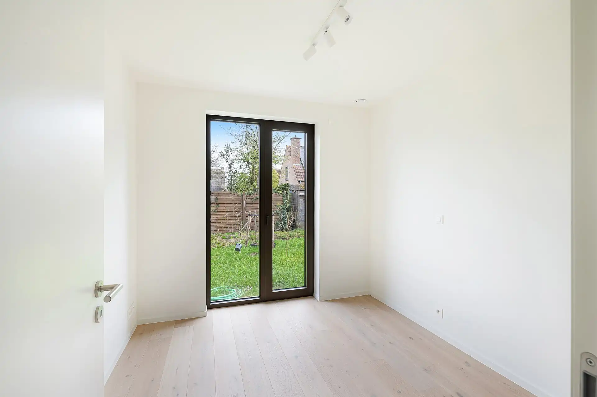 Architecturale BEN-woning met uitzonderlijke leefruimte en zonovergoten terrassen foto 23