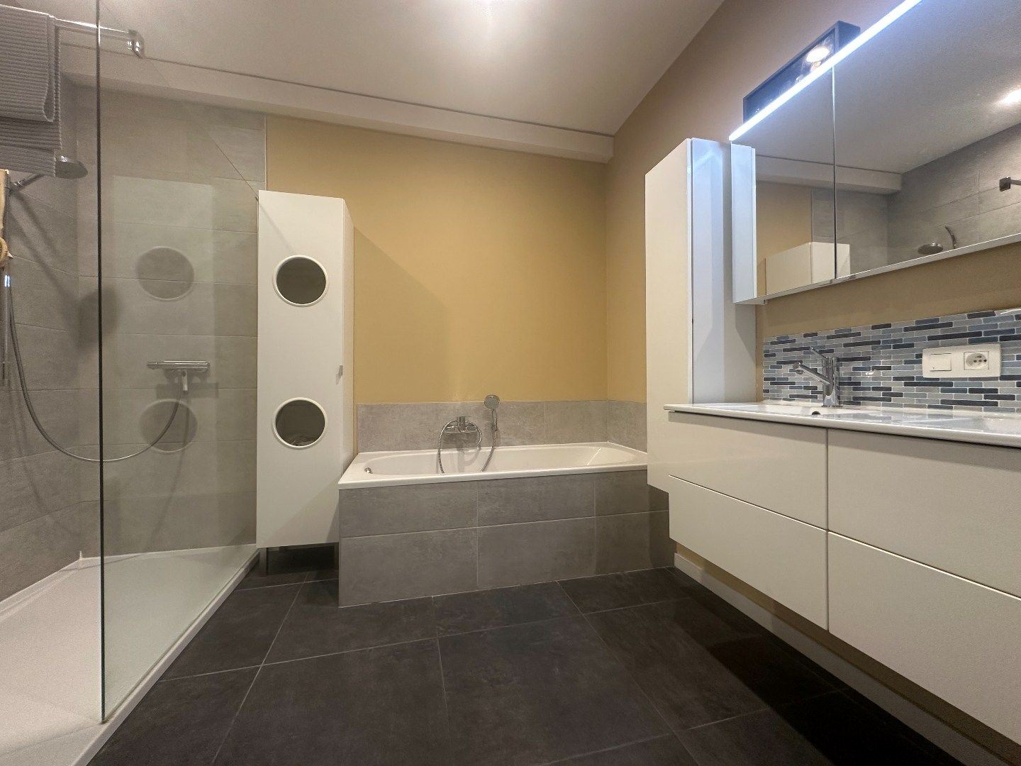 Gerenoveerde en instapklare woning met 3 slaapkamers en tuin foto 8