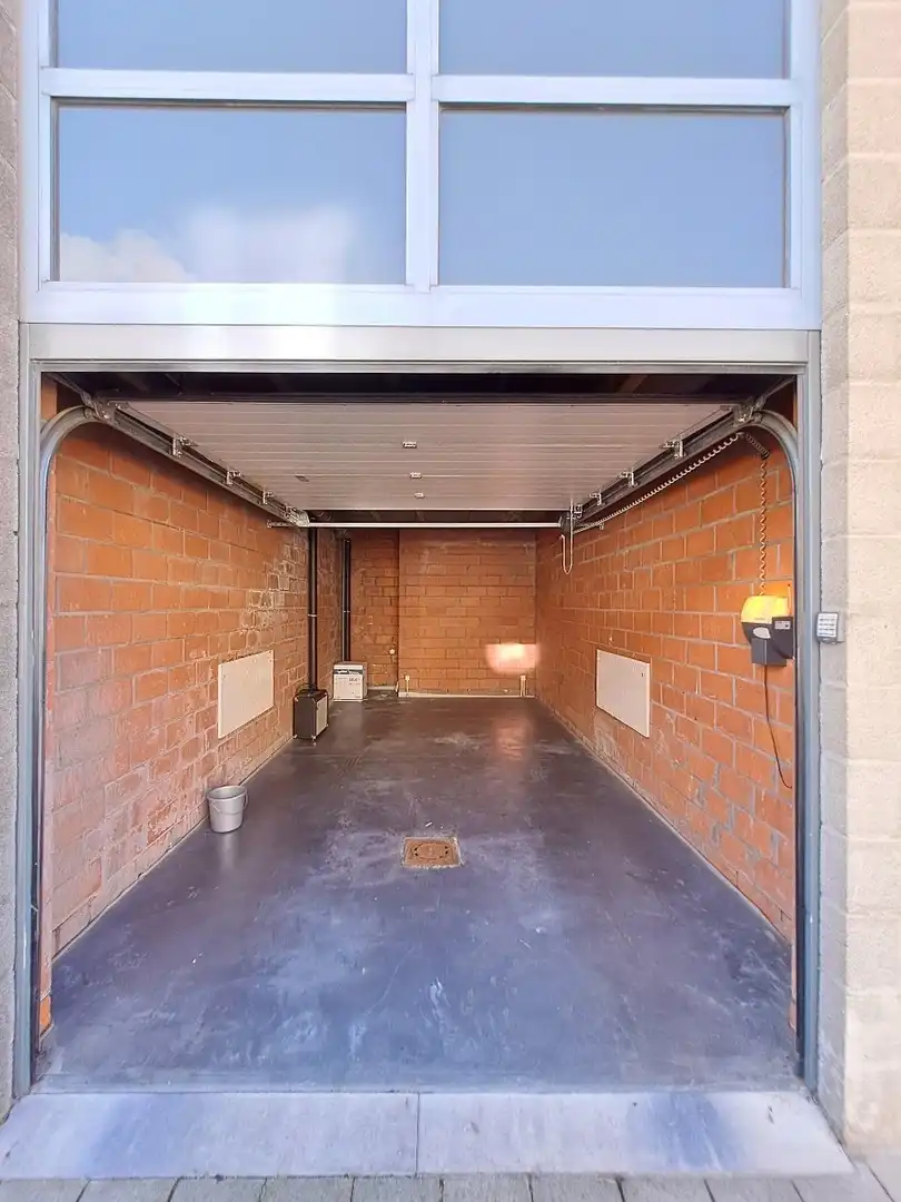 Lichtrijk gelijkvoers appartement met tuin en 2 slaapkamers en garage foto 26
