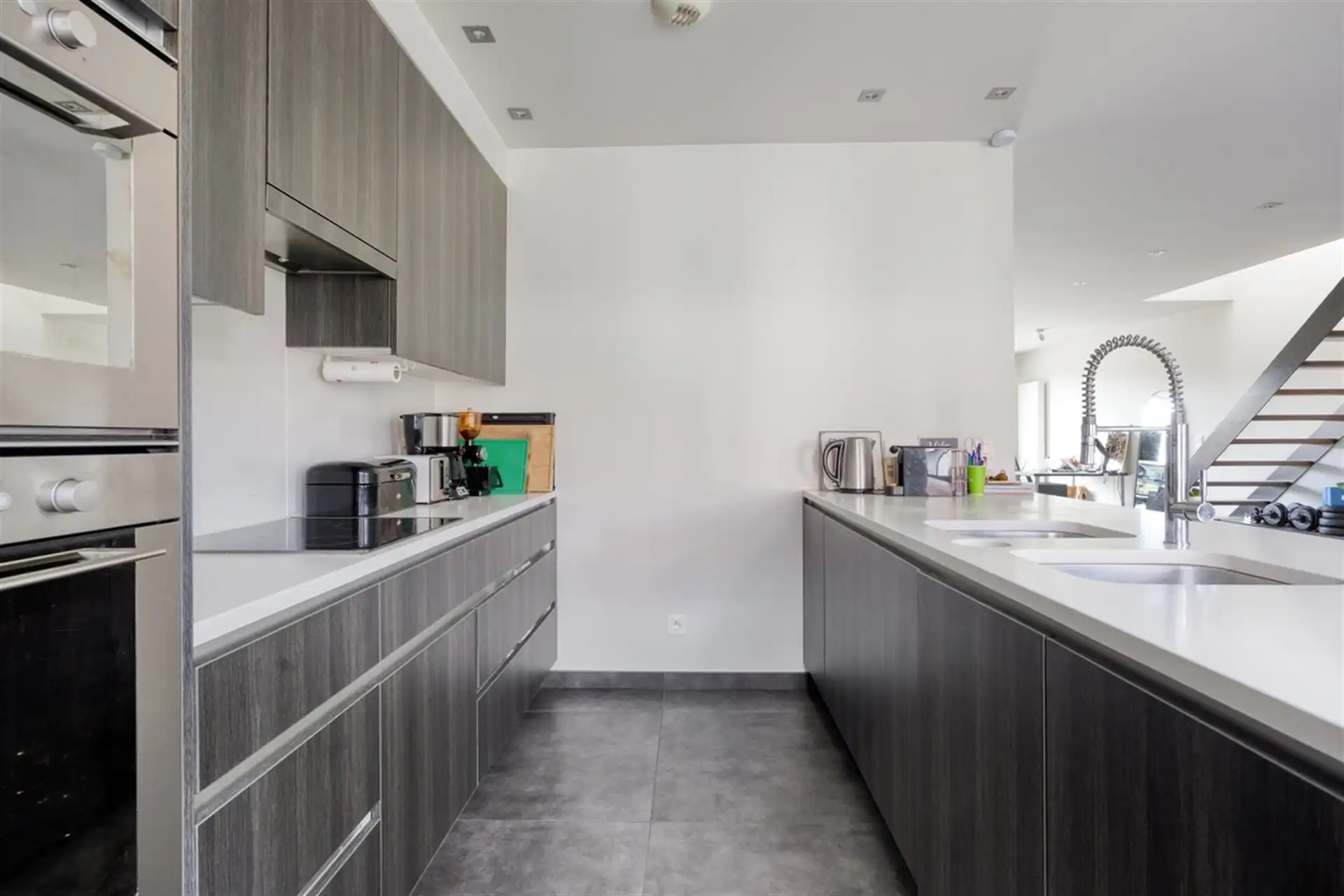 Instapklaar duplex penthouse inclusief twee parkeerplaatsen, met groen uitzicht in het centrum van Ottenburg. foto 10