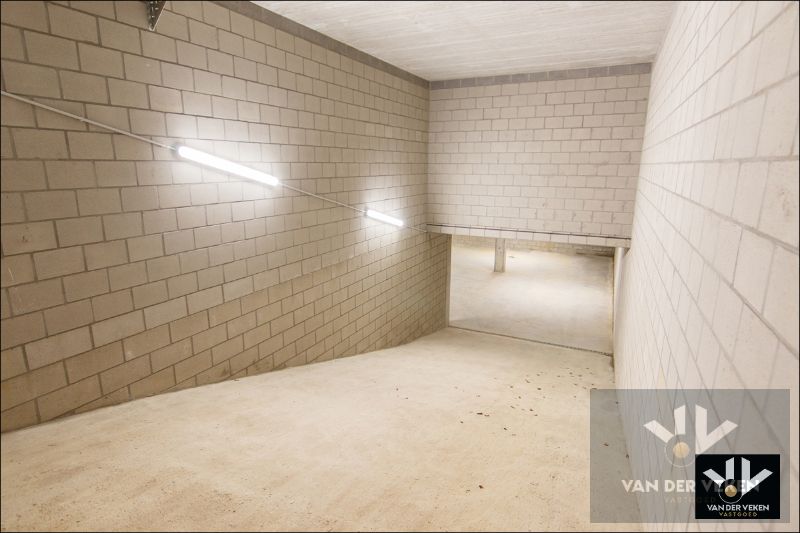 Ruim gelijkvloers nieuwbouwappartement met 4 slaapkamers en 2 badkamers, een terras en een mooie tuin op een goed bereikbare locatie! foto 26