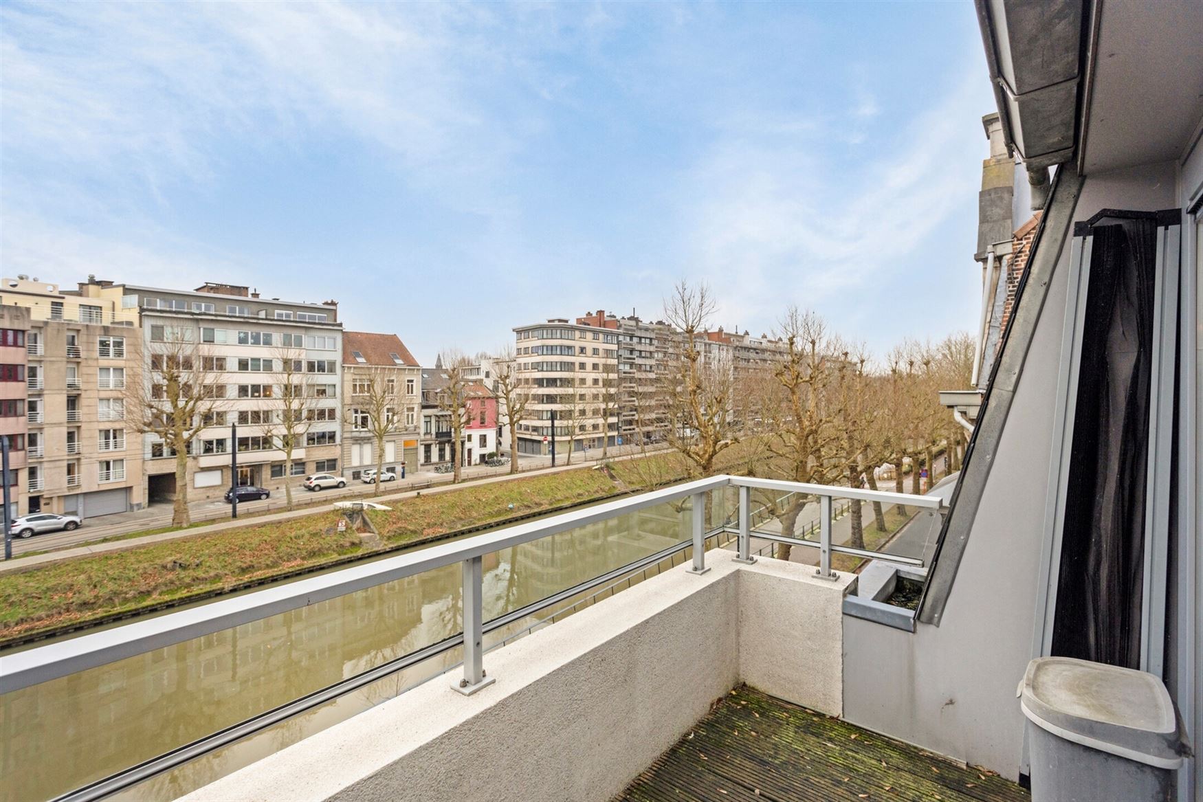 Lichtrijk appartement met zicht op het water foto 11