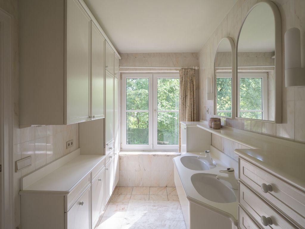 Vrijstaande villa (363 m²) met ruim bijgebouw op een gunstig perceel van 1.205 m² foto 18