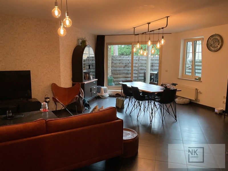 Gelijkvloers appartement met 2 slaapkamers, gezellig terras en autostaanplaats in het centrum van Lille! foto 3
