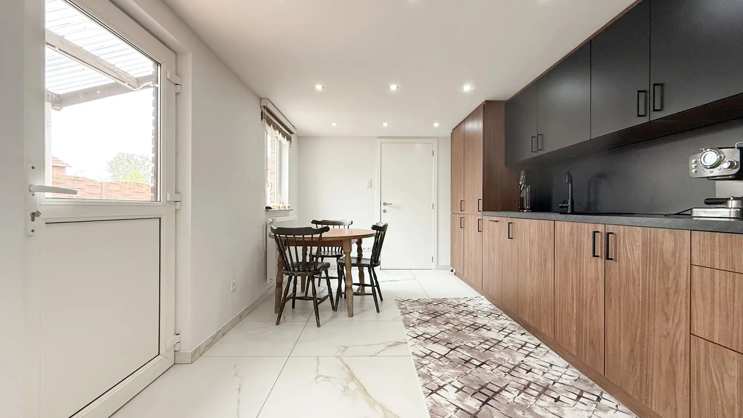 Volledig vernieuwde woning met 4 slp en uitstekende ligging! foto 10