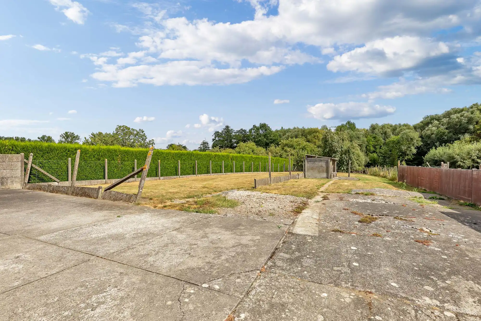 Charmante, te renoveren boerderij met opslagplaats foto 36