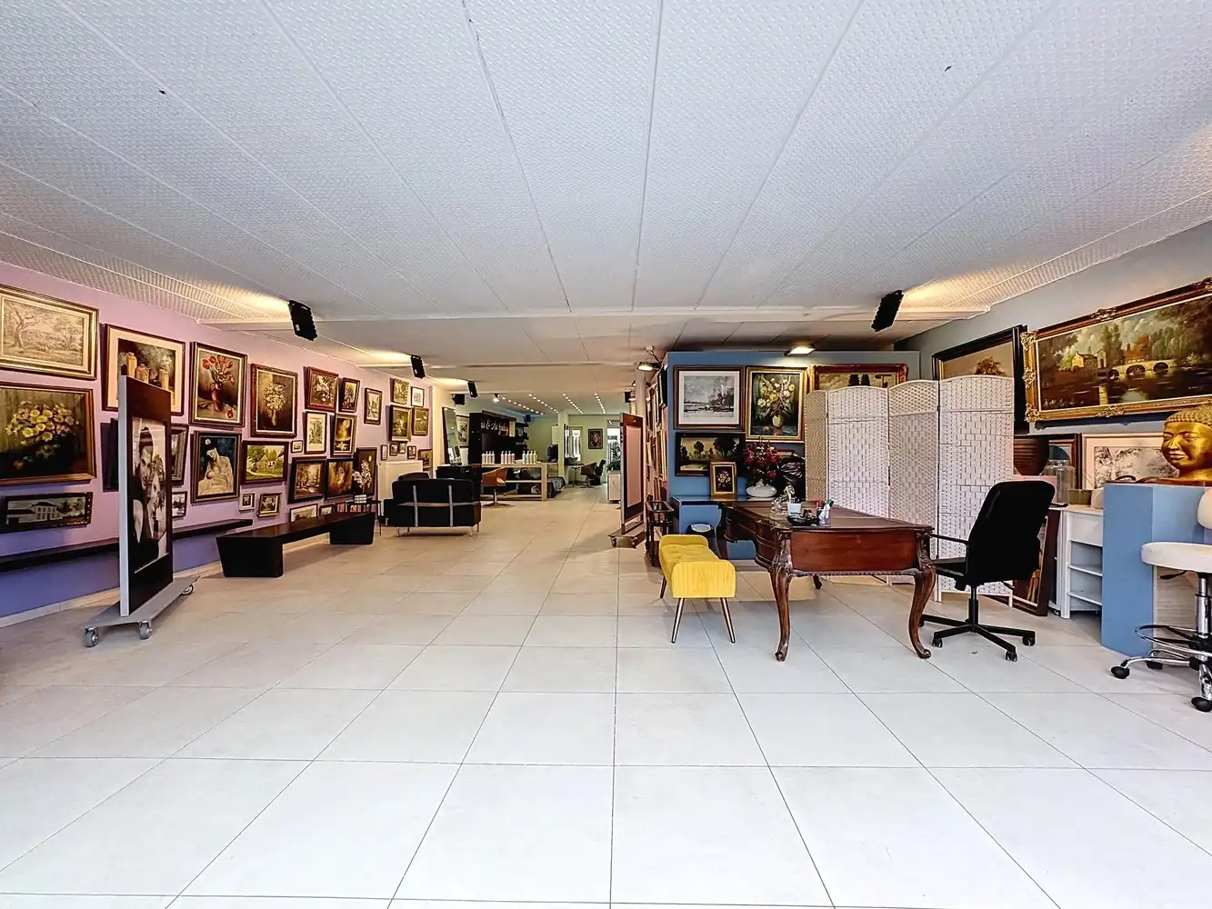 Unieke Investeringsopportuniteit: Commercieel gelijkvloers handelspand (160m²) in hartje Sint-Lievens-Houtem foto 2