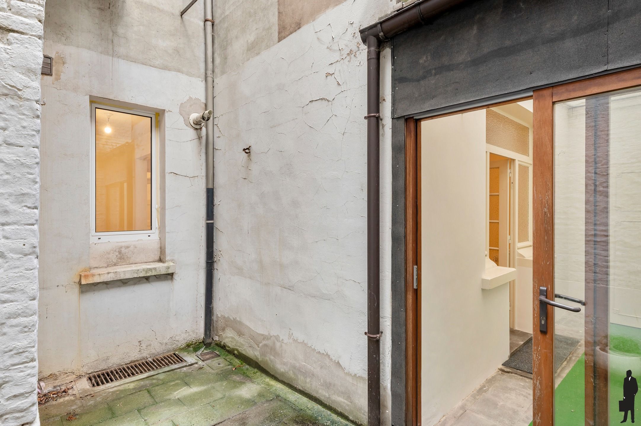 Lichtrijk commercieel gelijkvloers op toplocatie. foto 12