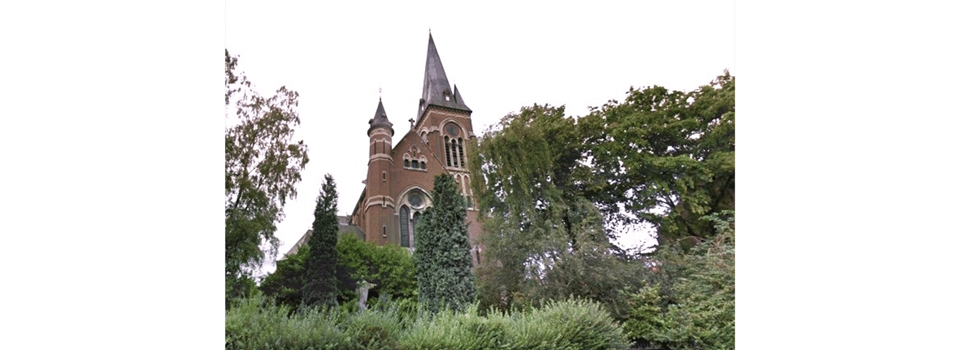 KERK met bouwgrond en pastorij foto 12