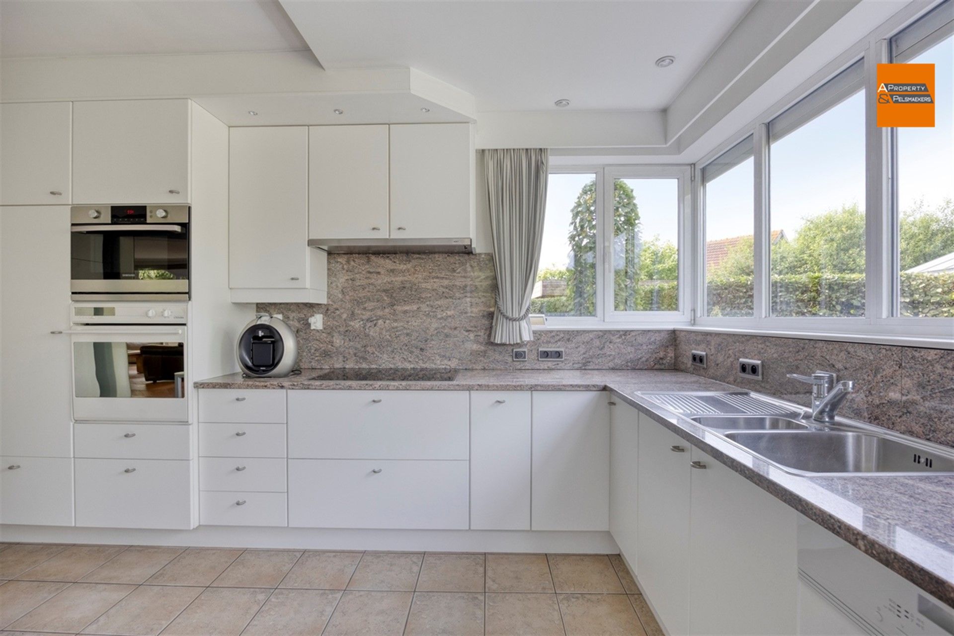 Gerenoveerde villa 3 kamers met prachtige tuin. foto 3