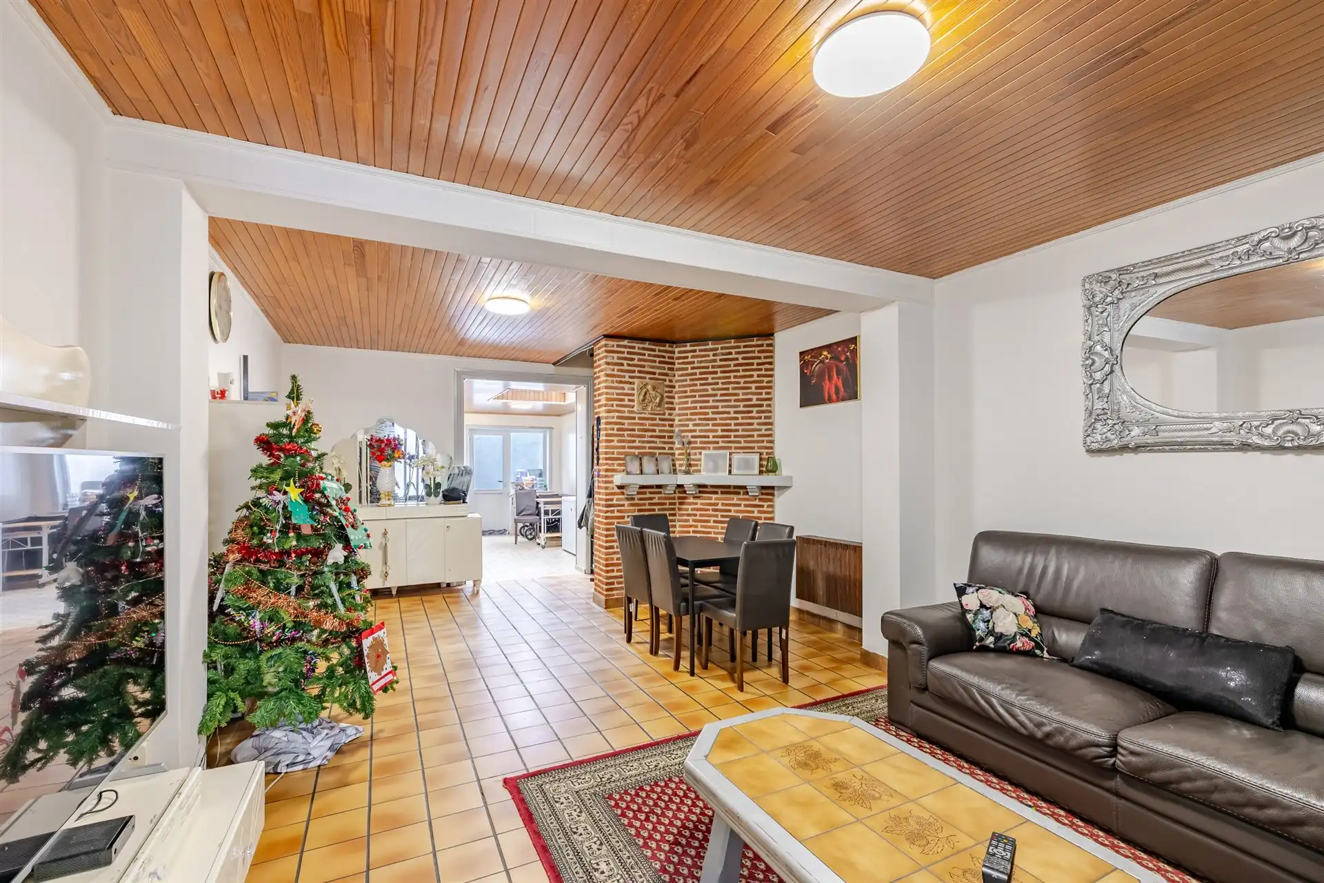 Rijwoning met 4 mogelijke slaapkamers tussen Varkensmarkt en OLV-ziekenhuis foto 3