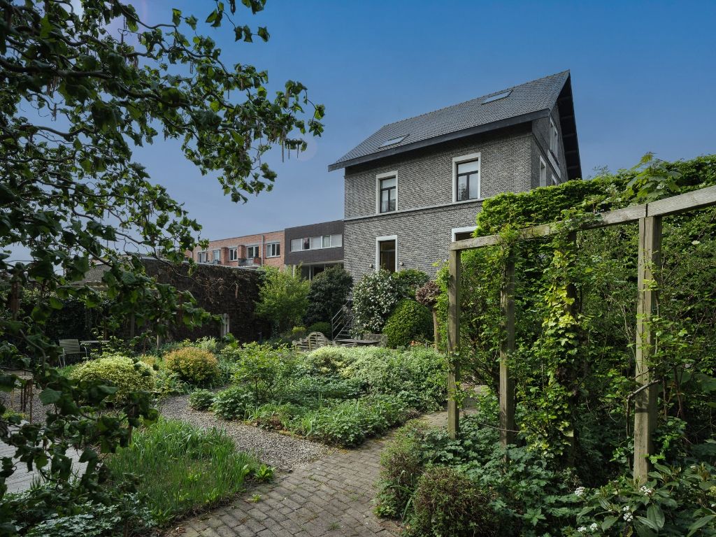 Uitzonderlijke opportuniteit Sint-Amandsberg – ‘Villa Bromelia’ - Statige en ruime woning (437m2 bvo) met een prachtig aangelegde tuin op een boogscheut van het stadscentrum – nabij de Rozenbroeken. foto 25