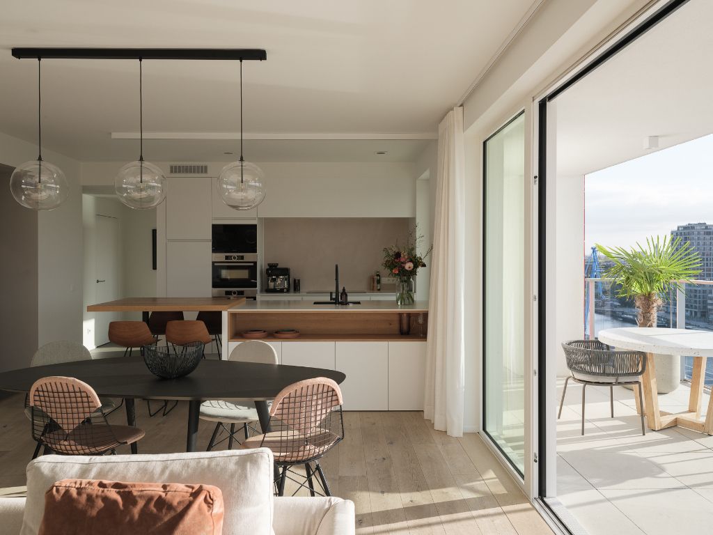 Luxe appartement (BJ 2020) met een adembenemend zicht over het water en de stad. foto 10