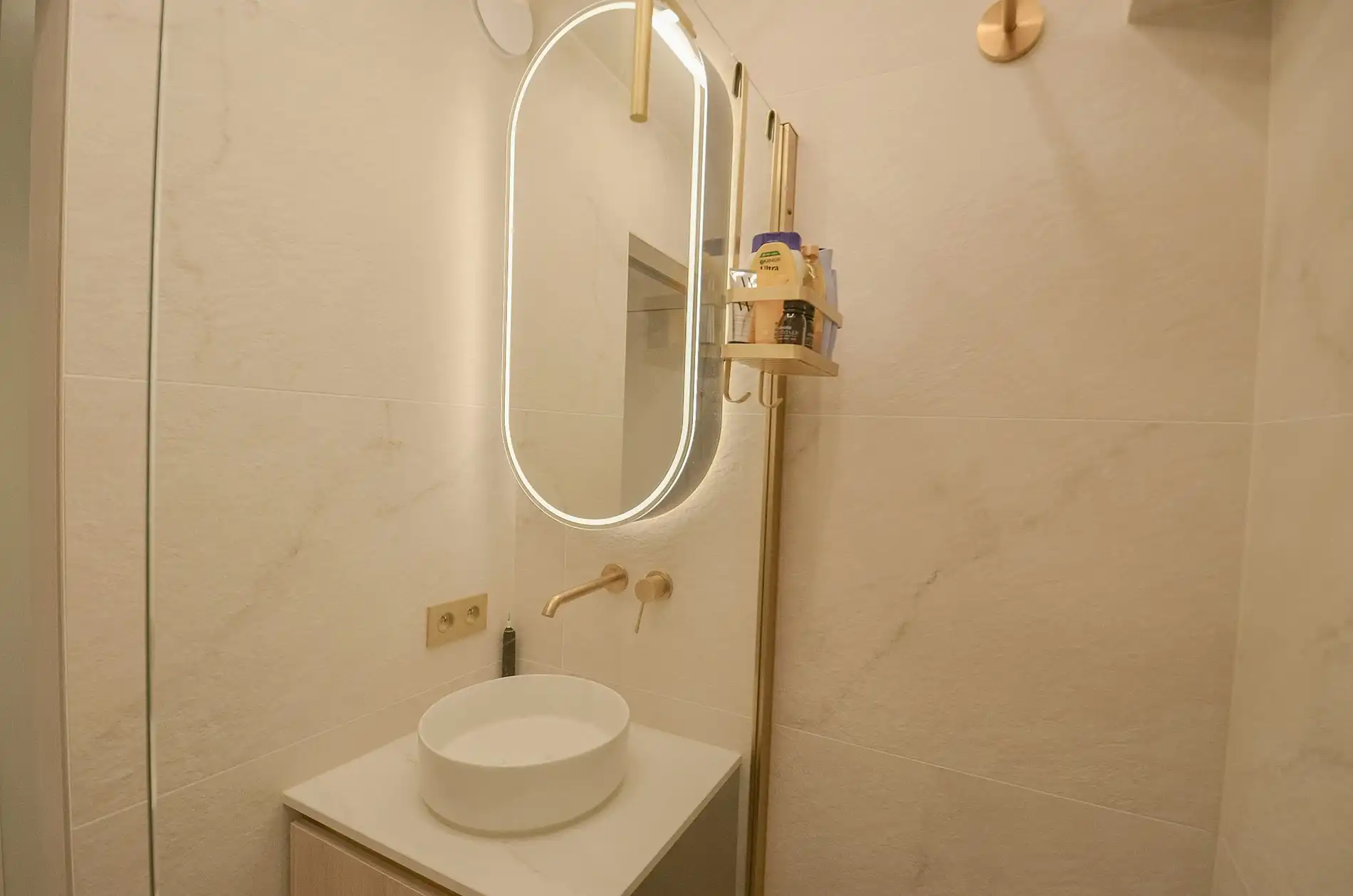 Stijlvol volledig gerenoveerd appartement  op wandelafstand van de zee én het commercieel centrum. foto 15