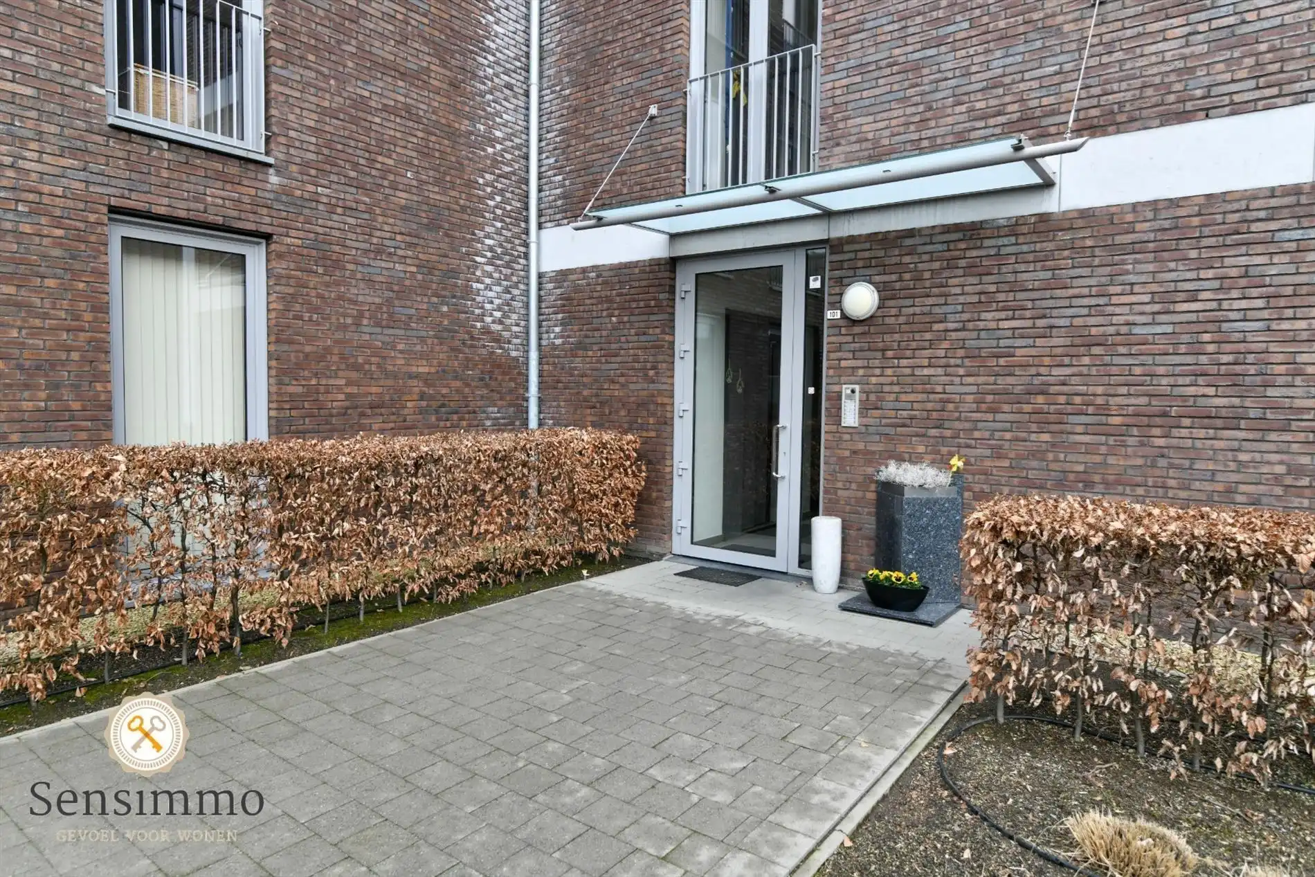 Modern éénslaapkamerappartement met prive parking Stadsplein Genk foto 18