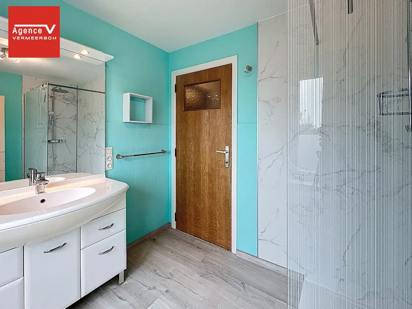 Verkocht ruim boven vraagprijs! Instapklare ruime bel-etagewoning met oprit, inpandige garage en zonnige tuin. foto 14