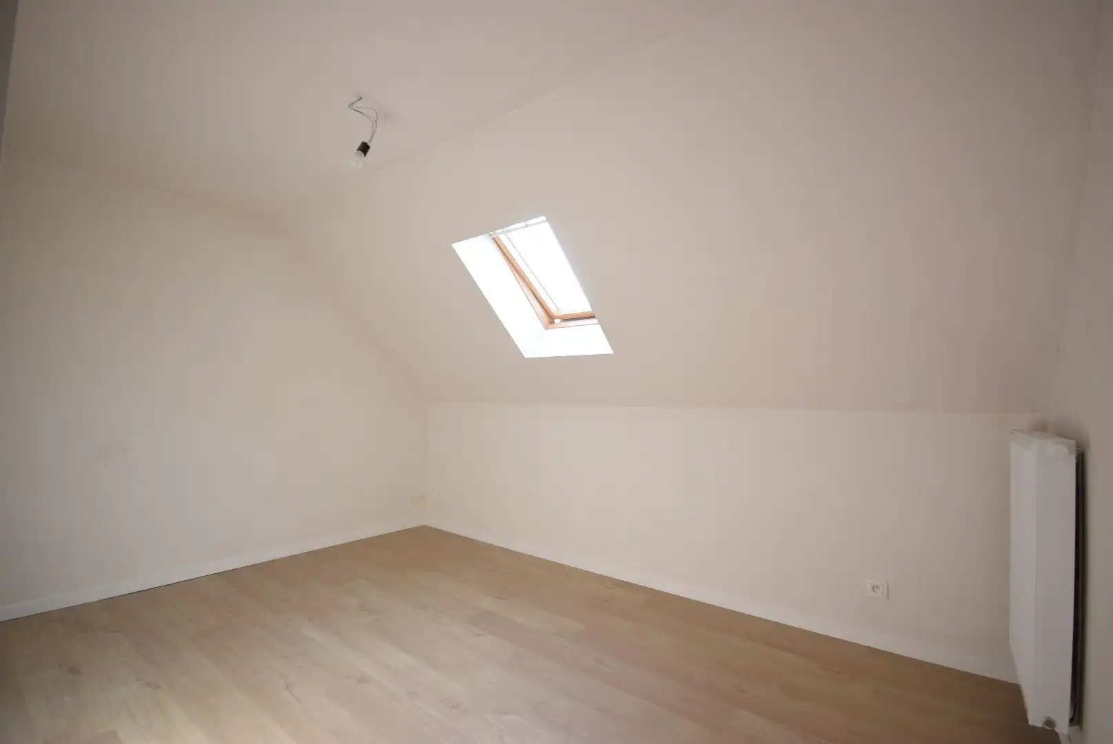 STIJLVOL VOLLEDIG GERENOVEERDE WONING MET STADSTUIN NABIJ HET CENTRUM VAN ROESELARE foto 13