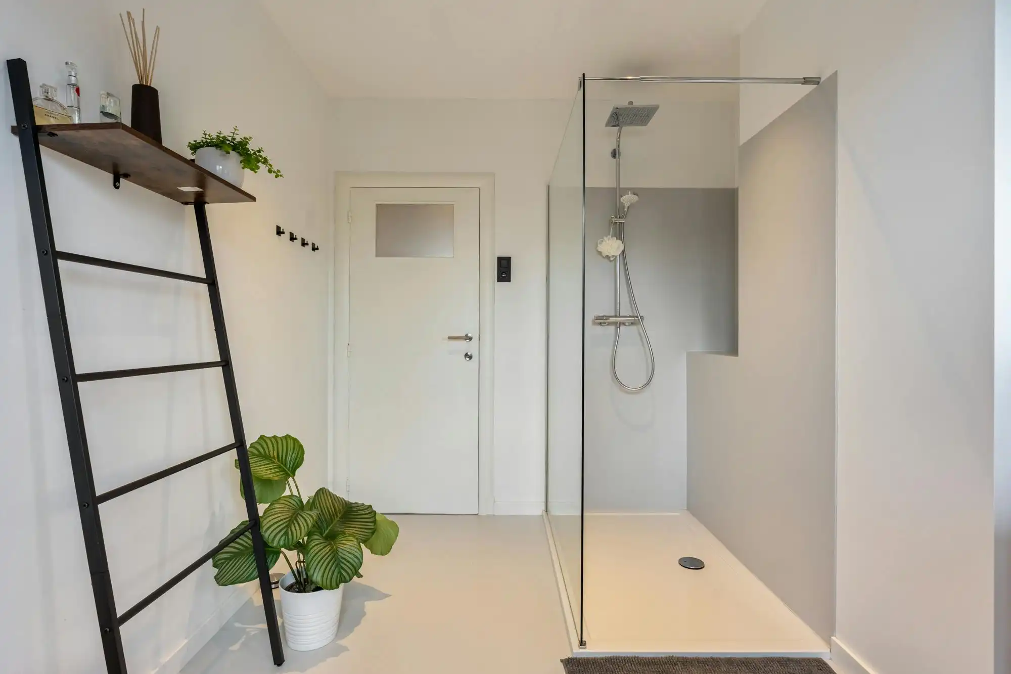 Verrassend ruime stadswoning met 5 slaapkamers en mooie tuin foto 12