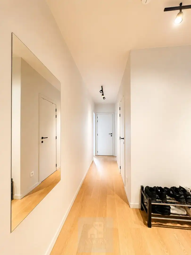 Gerenoveerd 2-slaapkamerappartement met garagebox in Wondelgem foto 5