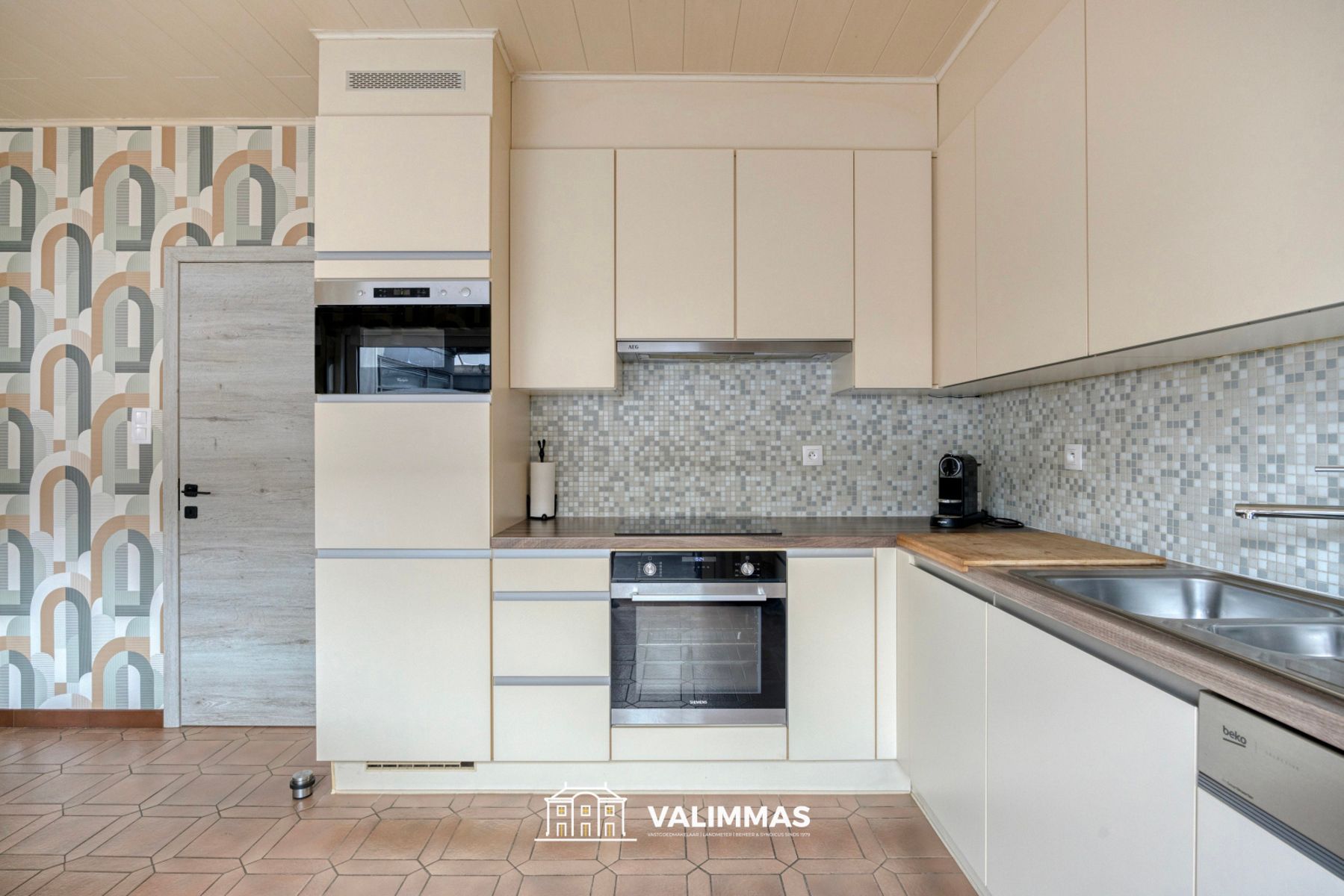 Verzorgde, mooi gelegen driegevelwoning met garage & tuintje foto 10