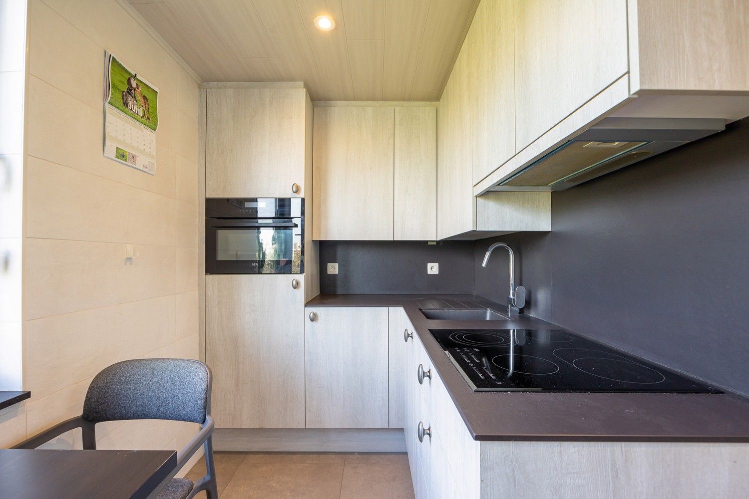 Ruim en lichtrijk appartement met zicht op Kiel Park foto 6