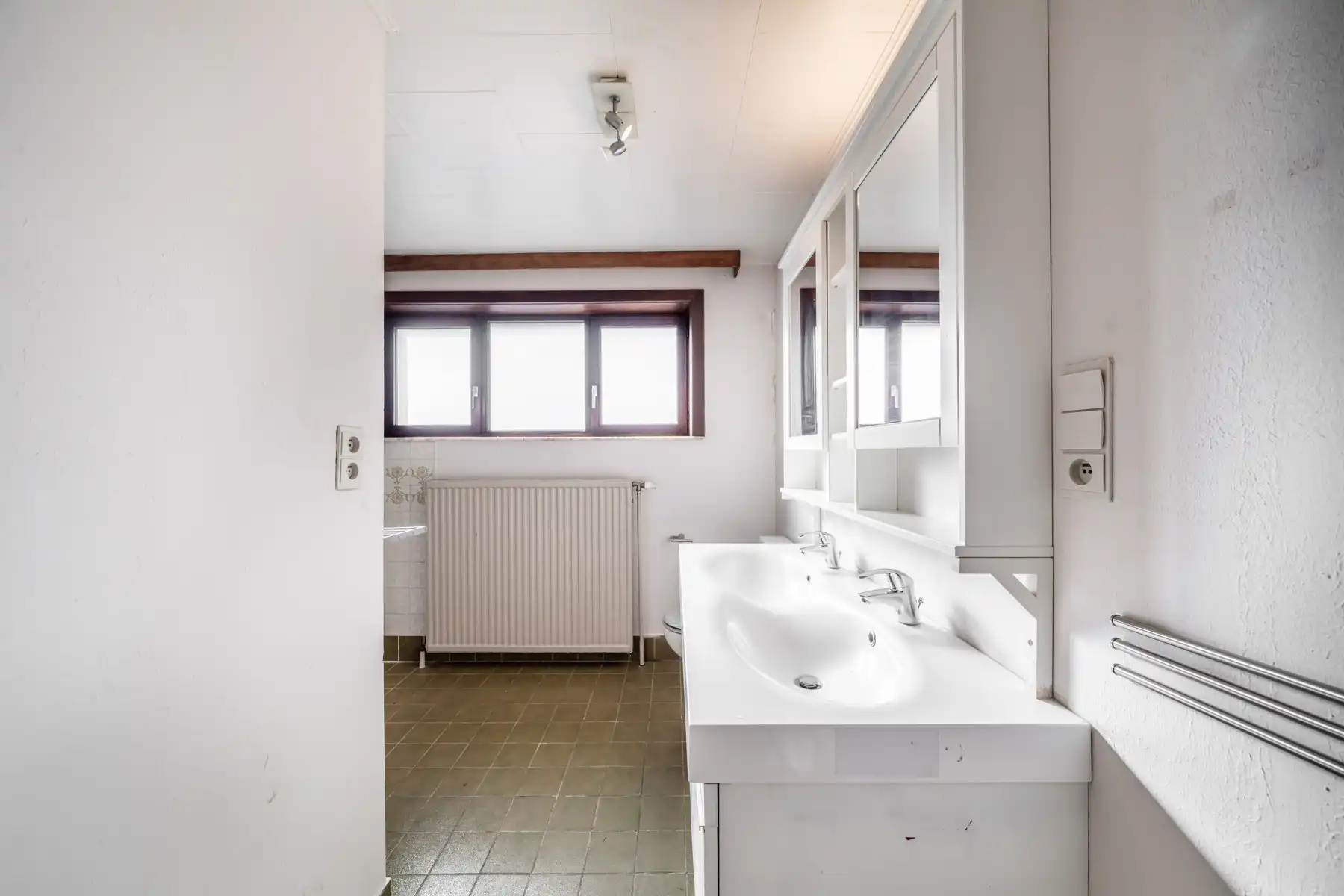 Grote woning in de dorpskern van Meerbeek foto 10