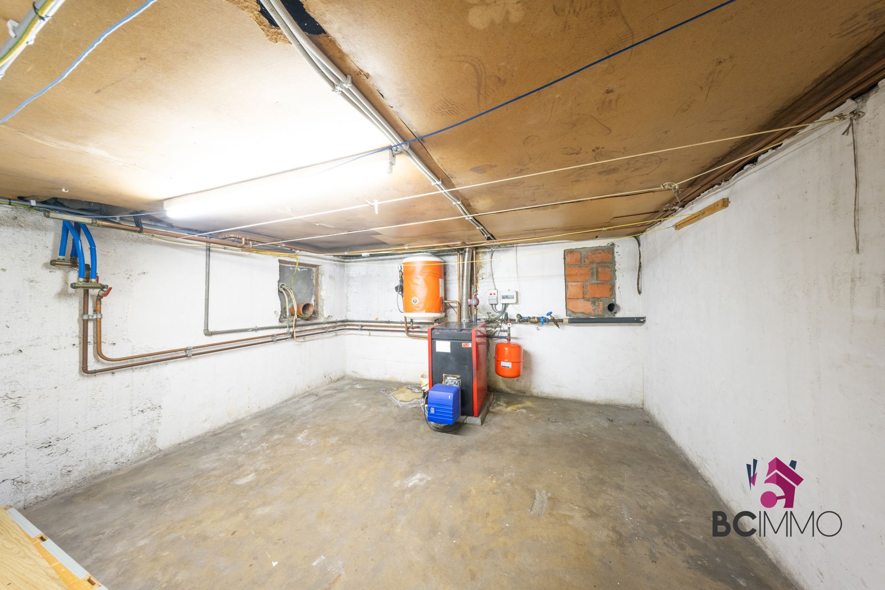 Karaktervolle woning met ruime tuin te Genk foto 17