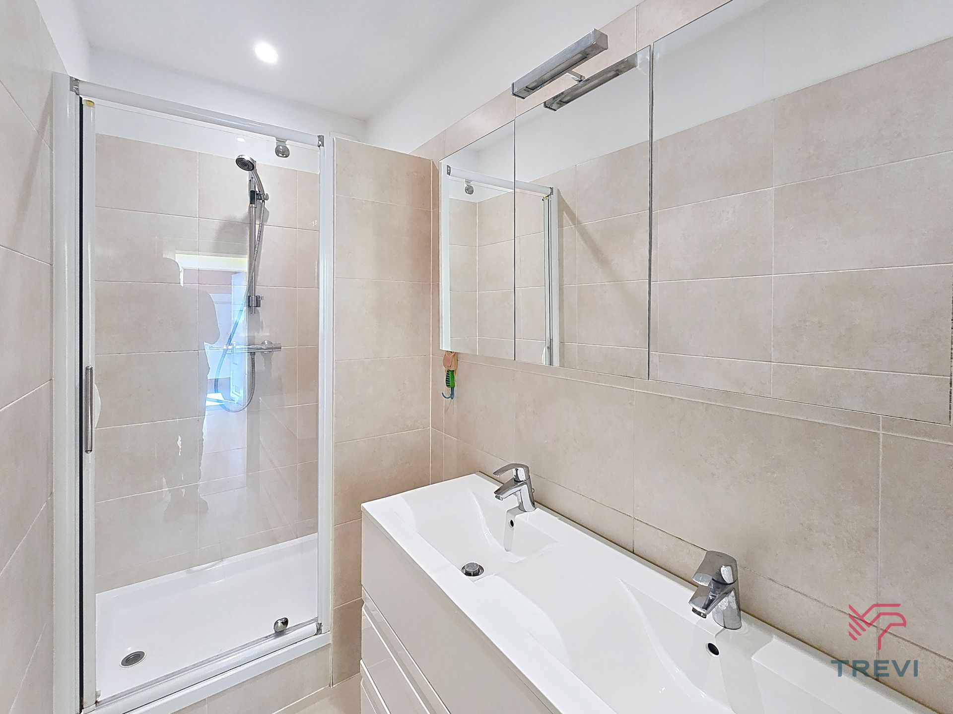 Ruim huis van ± 240 m², ideaal voor een woongroep foto 19