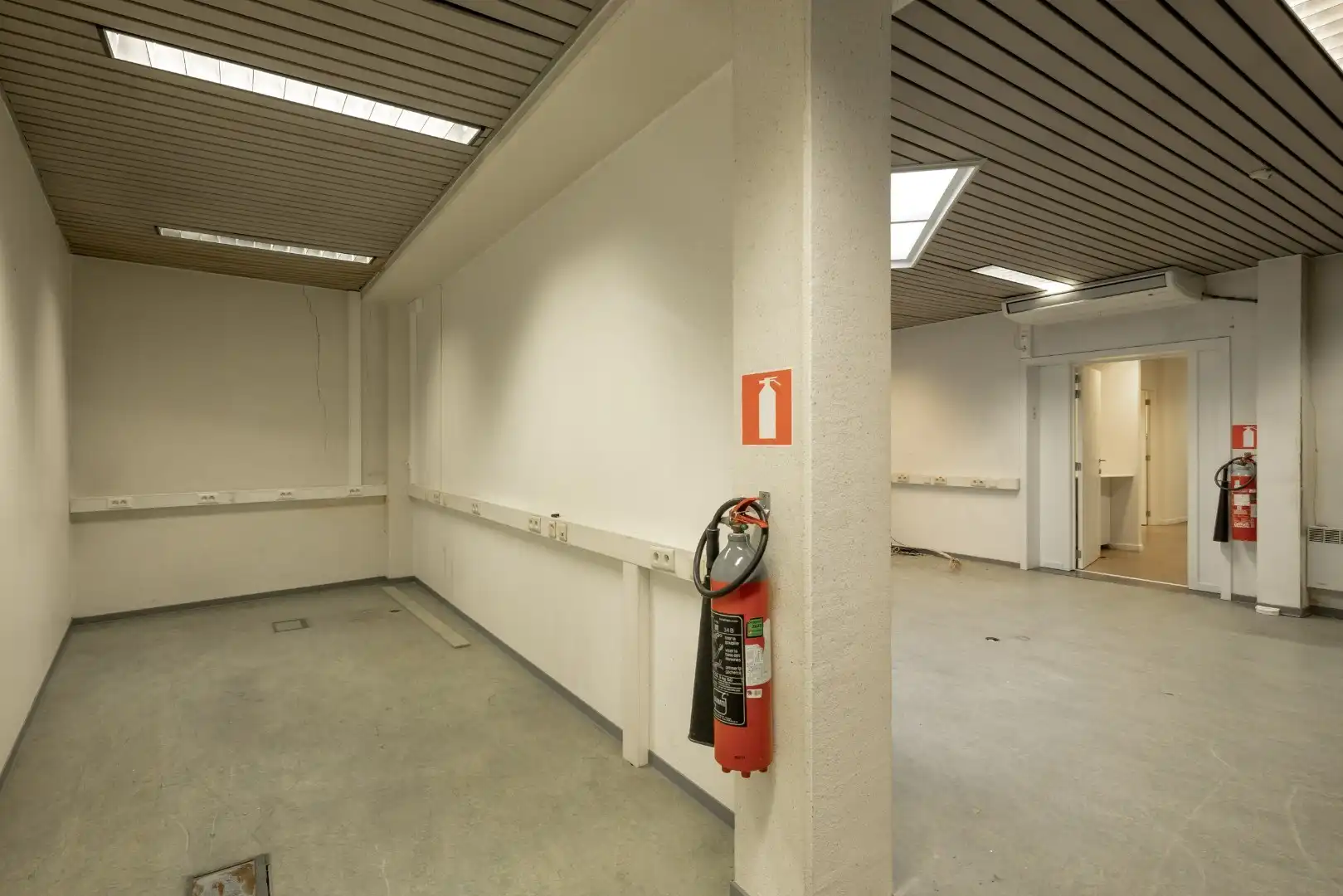 Handelspand in de gekende Kerkstraat in Neerpelt-Centrum te koop! foto 10