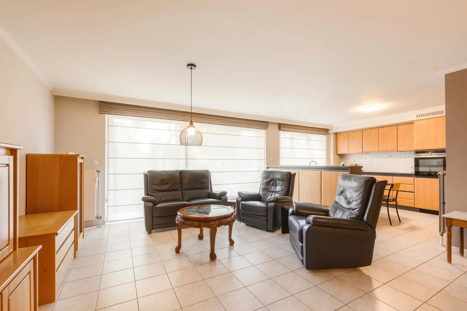 Gelijkvloers appartement met twee garages te Izegem. foto 7