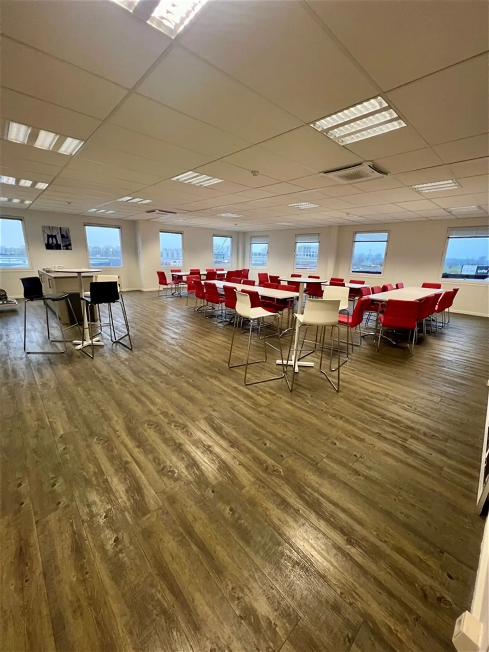 Budgetvriendelijke kantoren langs E40 in Drongen foto 10