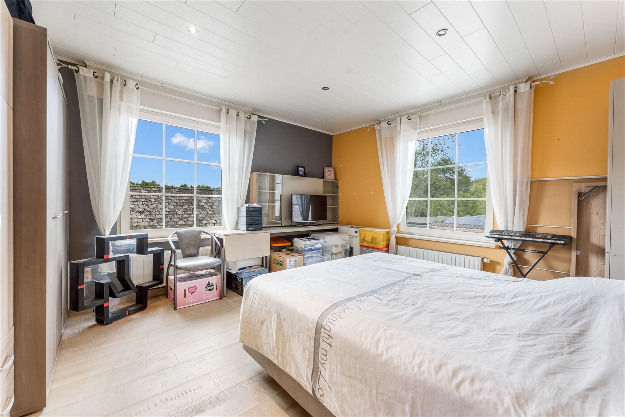 Energiezuinige woning met verwarmd zwembad en ruime garage op ideale ligging foto 14