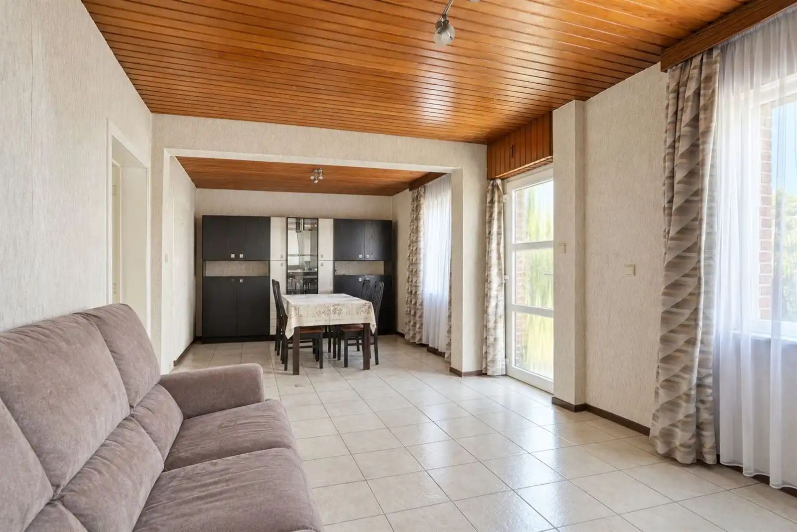Gezellige, te renoveren, woning met aangename tuin foto 7